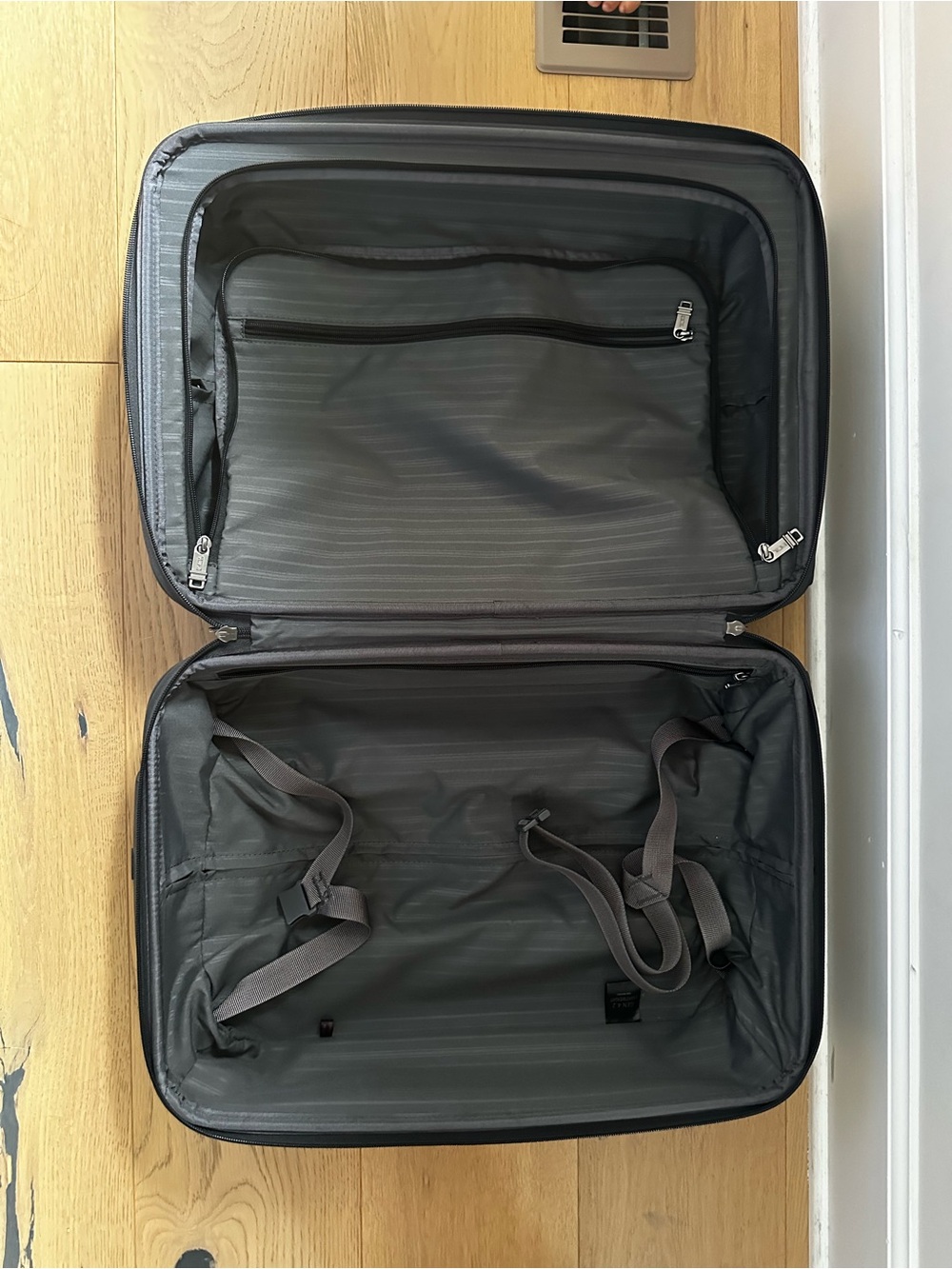 TUMI Alpha Black Red 4-Wheel International Carry-On - Picture 6 of 6